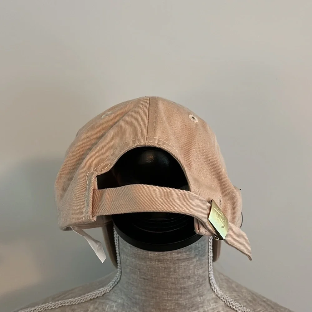 Six Flags tan youth baseball cap w/embroidery nice looking & in great condition
